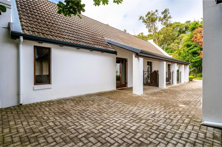 5 Bedroom Property for Sale in Theescombe Eastern Cape